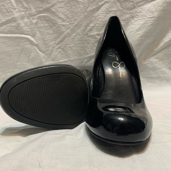 Jessica Simpson round toe heels - Picture 3 of 8